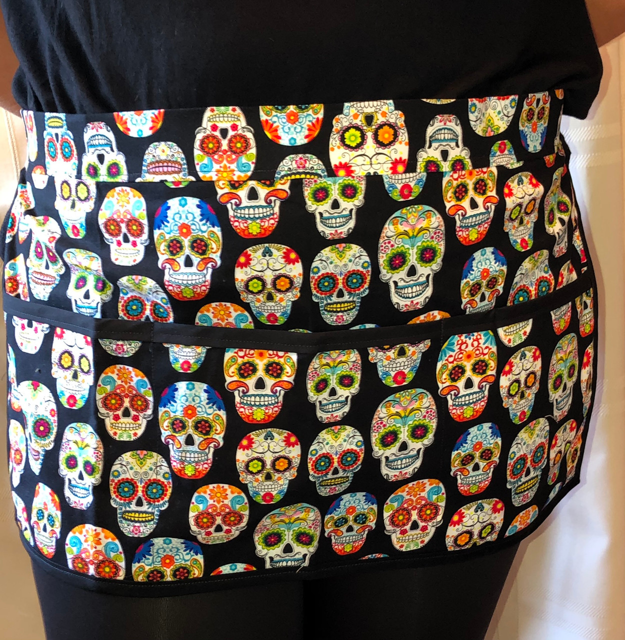 Skulls 4 Pocket Apron with Extra Long Tie