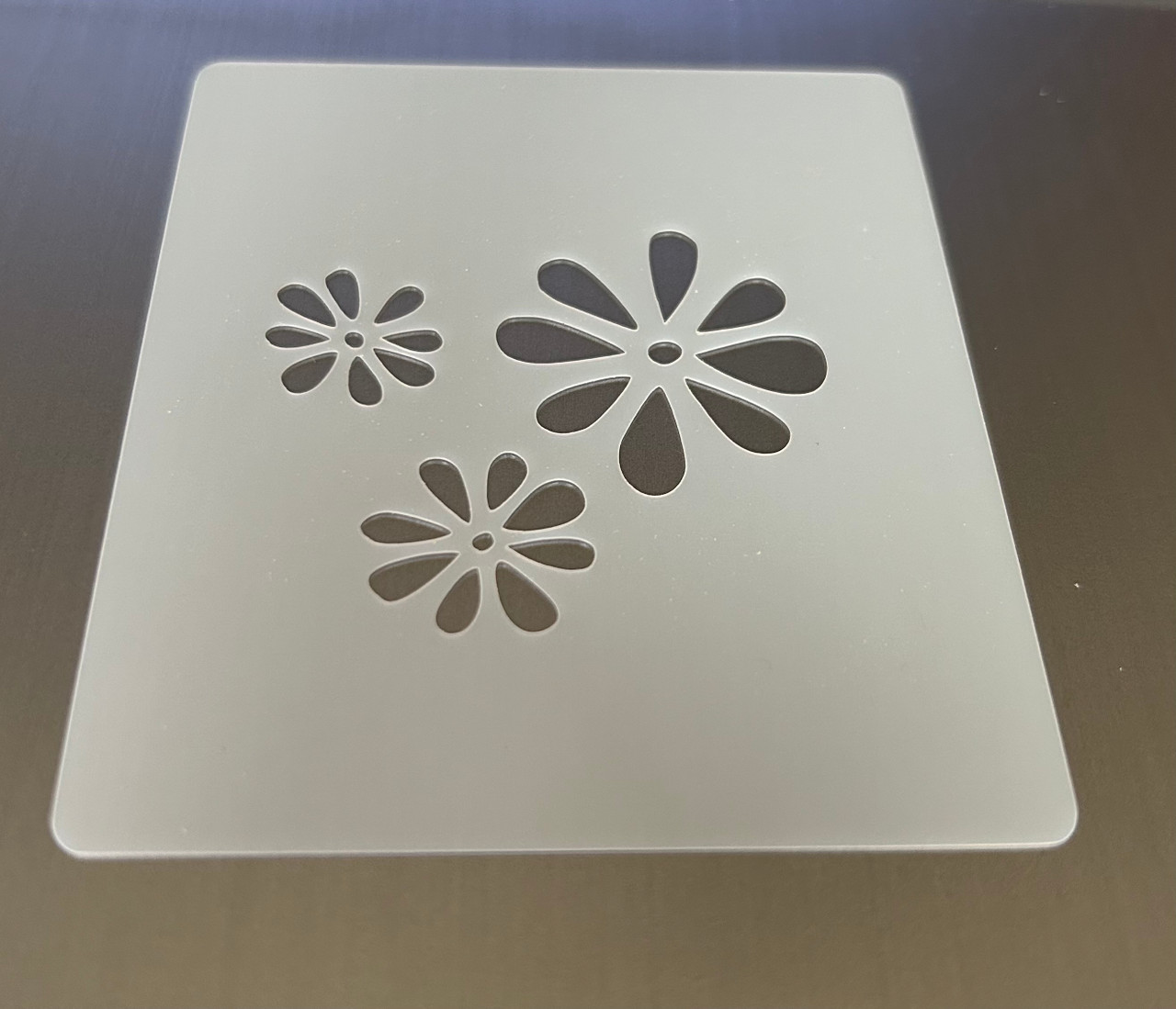 3 Daisies Square Stencil