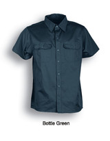 A bottle green unisex adults cotton drill work shirt with short sleeves and two chest pockets.
