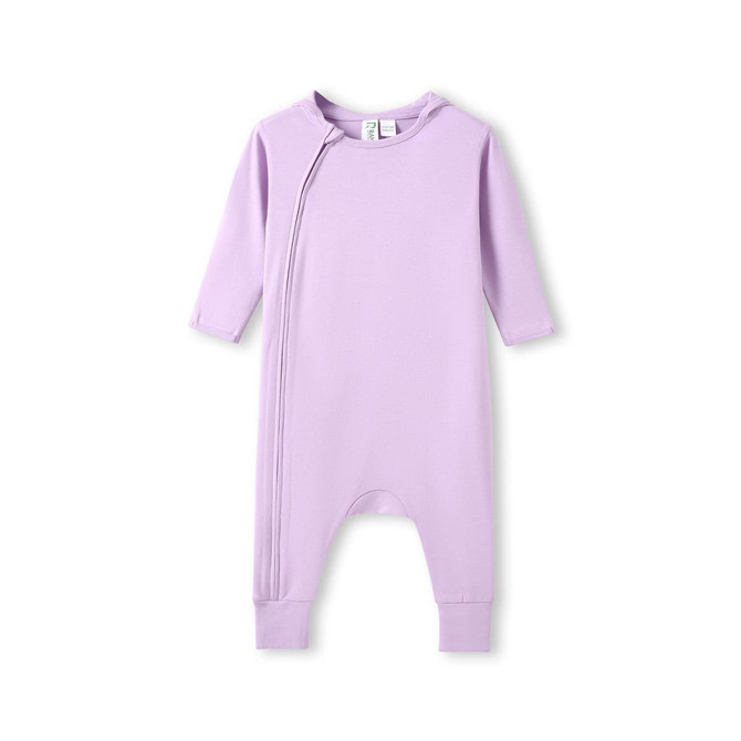 A light purple hooded organic cotton baby suit with long sleeves and a side zip. It has a plain design and features a logo.