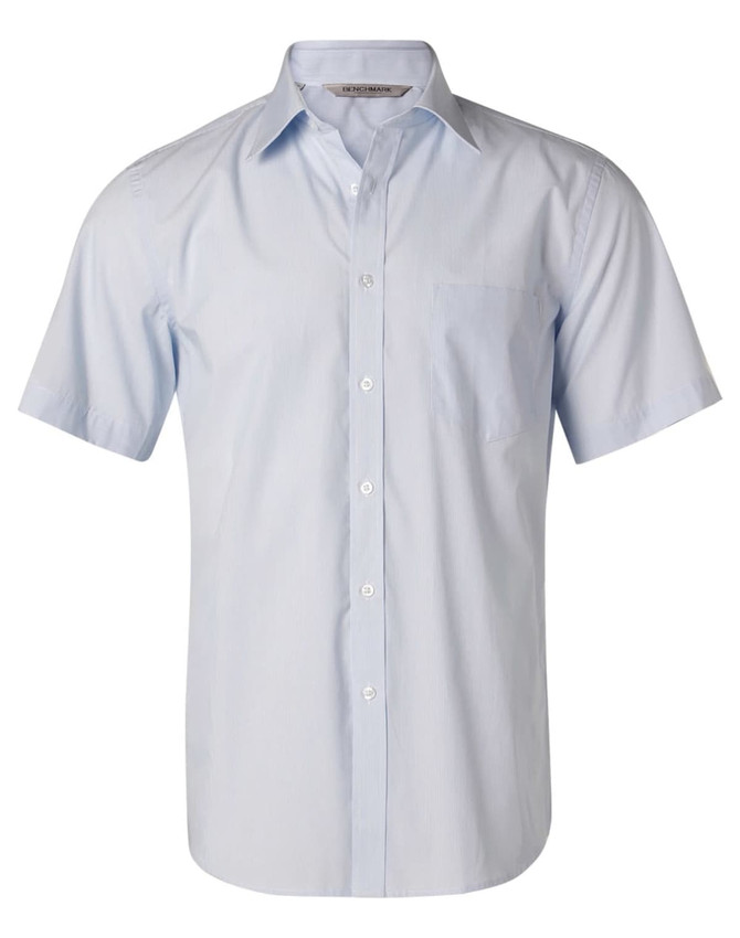 Men's short-sleeve button-up shirt in light blue with fine stripes and a single chest pocket. Features a logo on the collar.