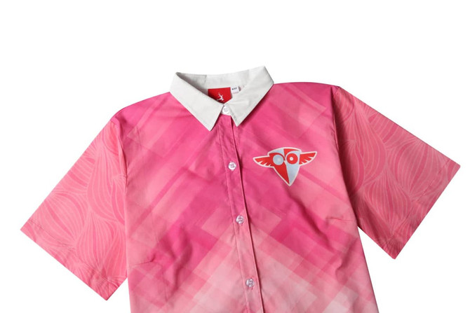 A pink blouse with a gradient pattern and a white collar, featuring a logo on the front.
