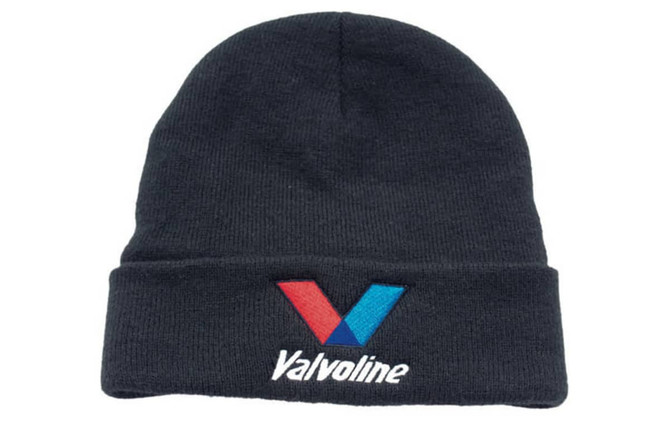 Acrylic beanie in dark grey with a logo, featuring a Thinsulate lining for warmth.