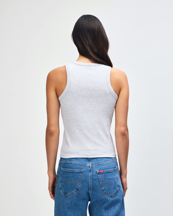 A fitted tank top in light grey, featuring a simple design and a logo at the back.