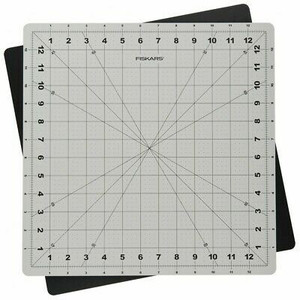 Fiskars Rotating Cutting Mat - 14 x 14in / 35.5 x 35.5cm Fiskars Rotating Cutting Mat - 14 x 14in / 35.5 x 35.5cm