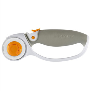 Fiskars 45mm Loop Rotary Cutter with Titanium Carbide Coated Cutting Blade. Damaged Packaging. Fiskars 45mm Loop Rotary Cutter with Titanium Carbide Coated Cutting Blade. Damaged Packaging.