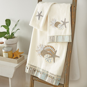 Beach-Themed Bath Towels: White Tranquil Sea Bath Towel