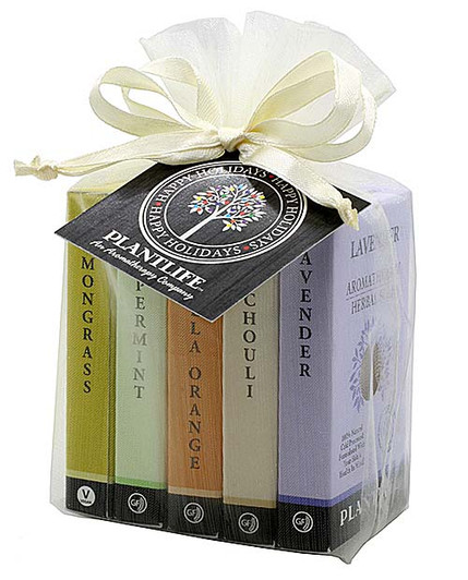 Plantlife Soap Sampler Gift Set Includes 1 oz bar each of Lemongrass, Peppermint, Vanilla Orange, Patchouli and Lavender soap. Plantlife Soap Sampler Gift Set Includes 1 oz bar each of Lemongrass, Peppermint, Vanilla Orange, Patchouli and Lavender soap.