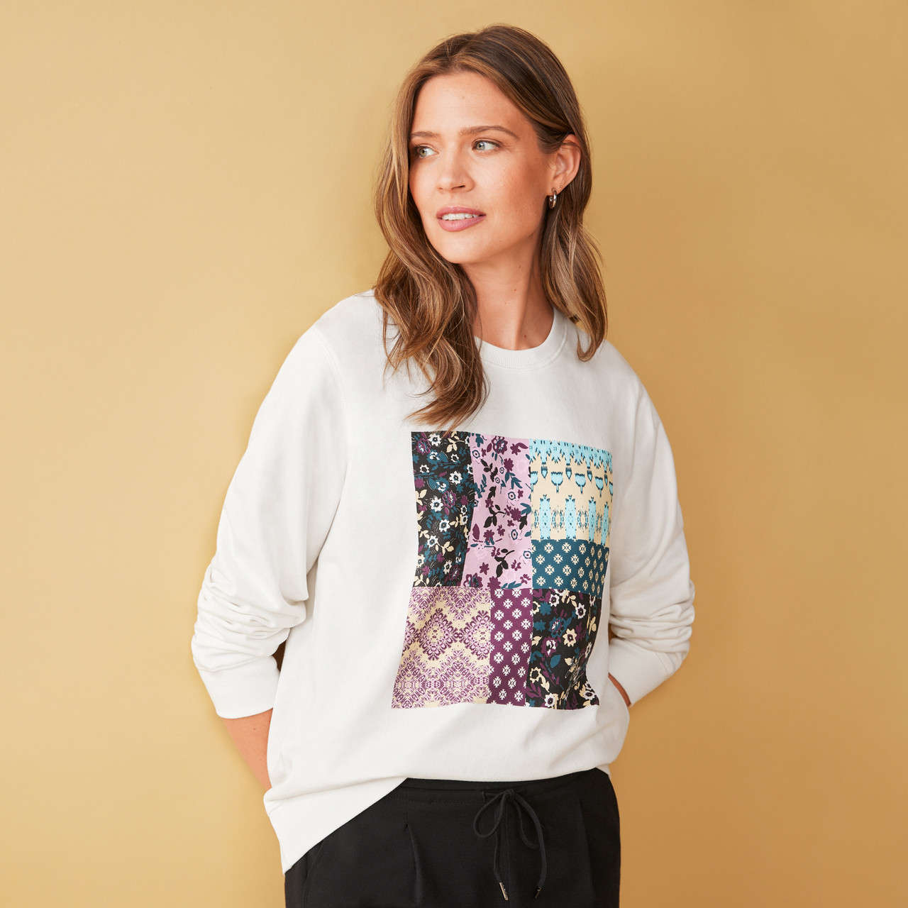 Northern Reflections Crewneck Sweatshirt - Vintage Patchwork in Winter White | Size: XL Regular