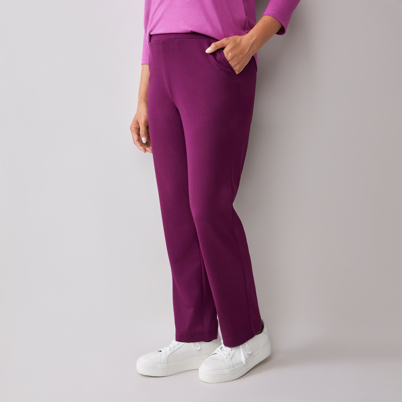 HOOKED IN KNIT FLARE PANT, ONYX, Third Form