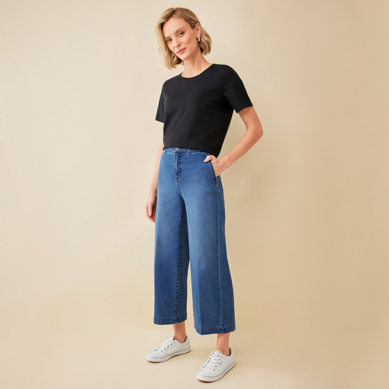Ny&C womens Blue lowrise wide leg crop jeans size 10 - beyond exchange