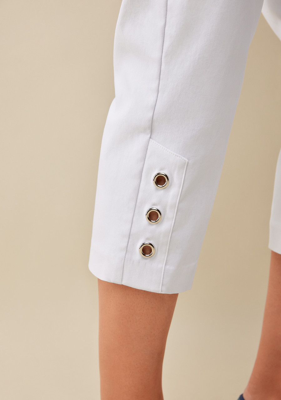 Cropped Bengaline Capri Close Up - White Close Up