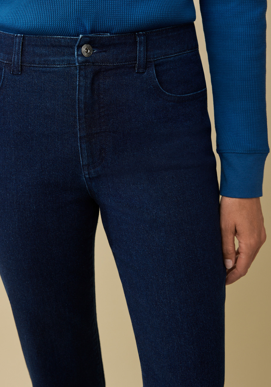 Curvy Essential Straight Leg Jean - Detail