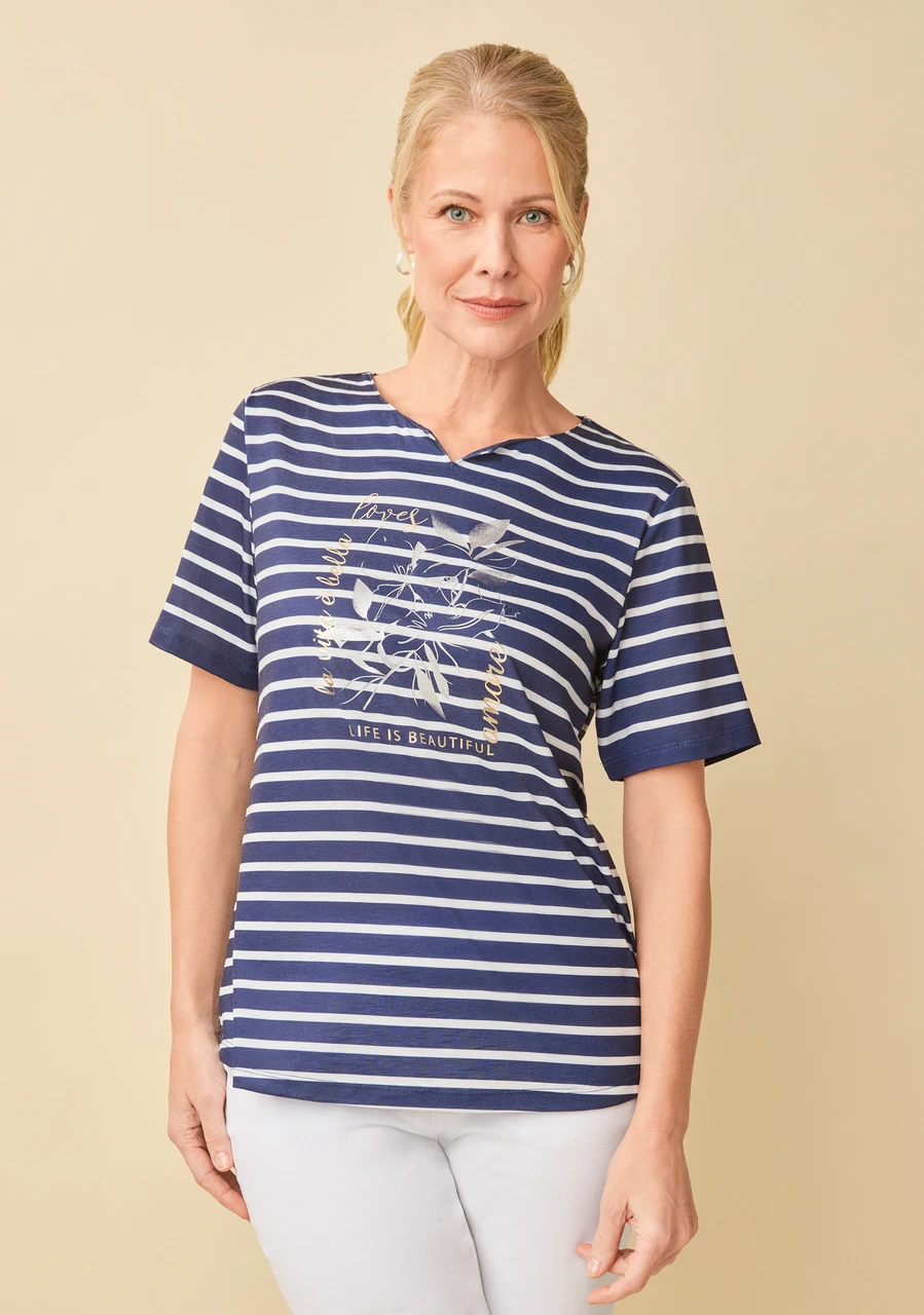 Front Detil Untucked 