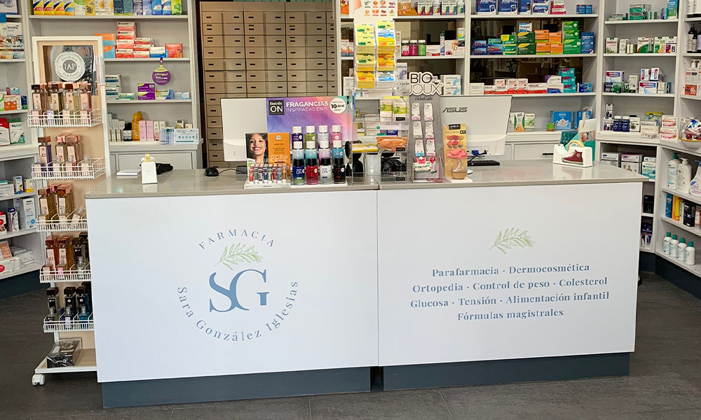 Interior de Farmacia Carmen Ortiz en Benacazón (Sevilla)