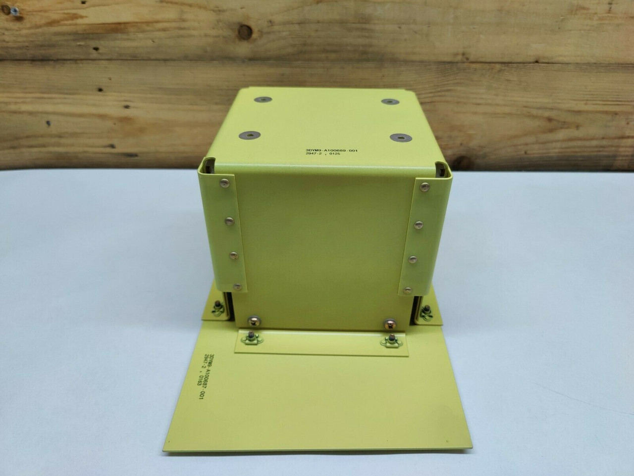 Sequencer Mount Assembly Installation A100685-100, Yellow