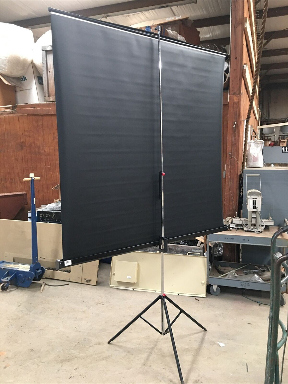 Portable Tripod Projection Screen 570S Quartet 70 x 70", High-Res, Matte Surface