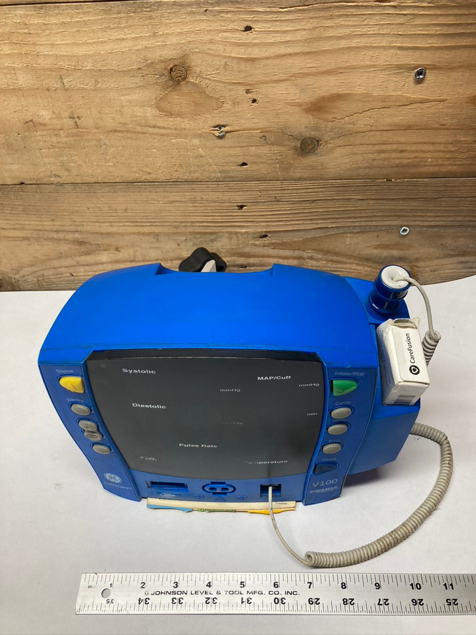 Dinamap V100 Vital Signs Monitor V100-NBAA-AXAA-XX GE Medical SN# SDT08390169SP