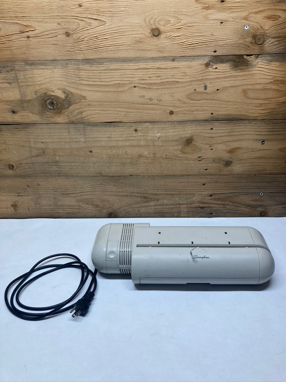 28-Sheet Commercial Electric 3-Hole Punch Model 535 Swingline For Sale