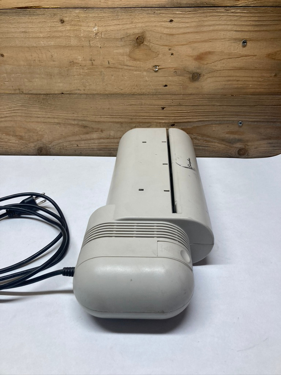 28-Sheet Commercial Electric 3-Hole Punch Model 535 Swingline For Sale