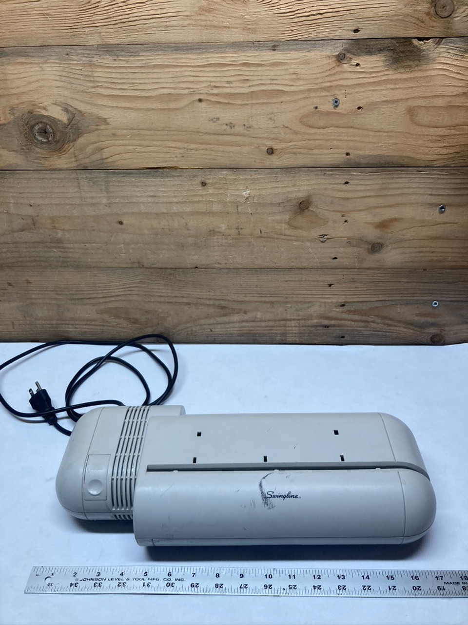 28-Sheet Commercial Electric 3-Hole Punch Model 535 Swingline For Sale