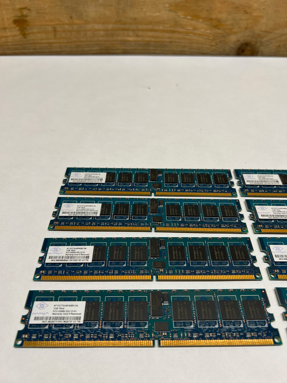 Lot of 8 PC2-3200R-333-12-H1 8GB (8x1GB) DDR2 SDRAM NT1GT72U4PA0BV-5A Nanya
