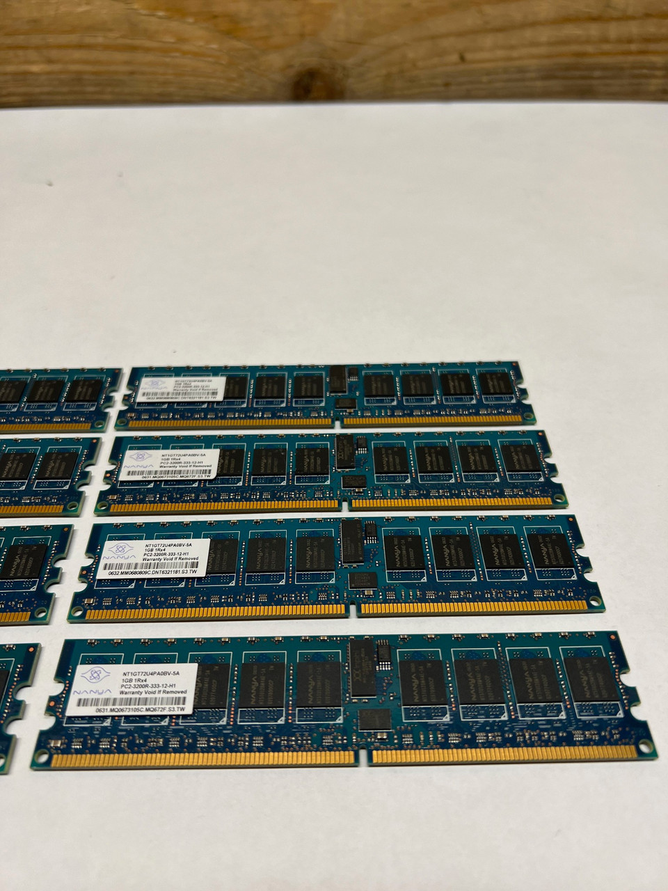 Lot of 8 PC2-3200R-333-12-H1 8GB (8x1GB) DDR2 SDRAM NT1GT72U4PA0BV-5A Nanya