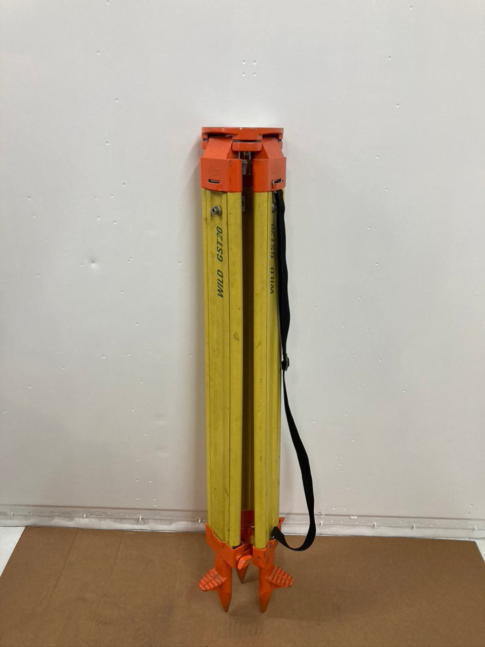 Leica Wild GST20 Wooden Surveying Tripod