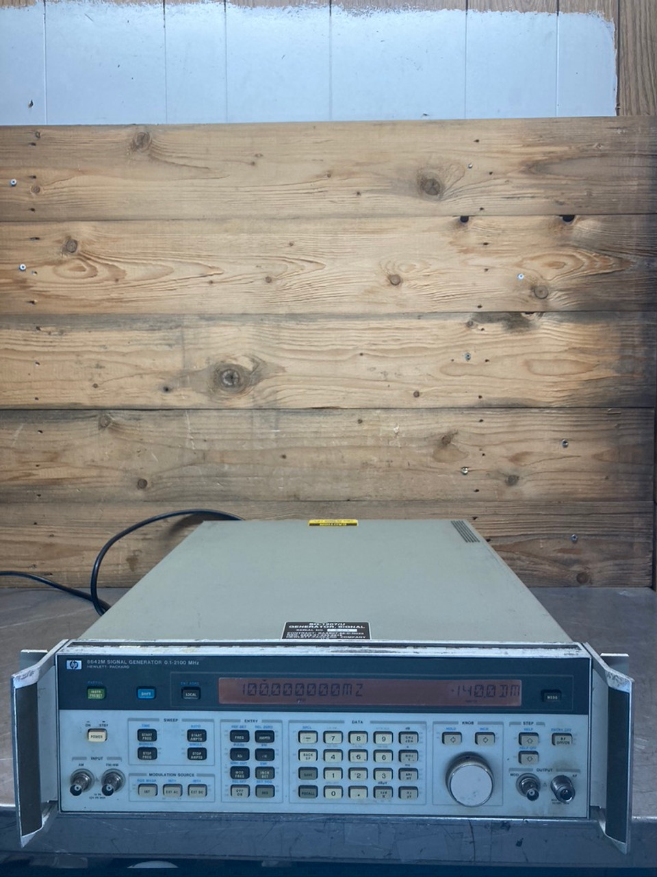 HP Signal Generator 8642M 8642 Hewlett-Packard 0.1-2100 MHz SN: 1243A