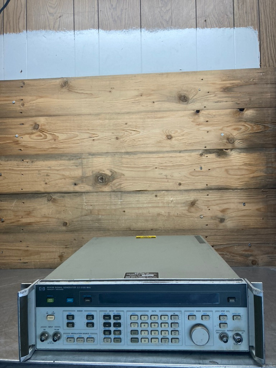 HP Signal Generator 8642M 8642 Hewlett-Packard 0.1-2100 MHz SN: 1243A