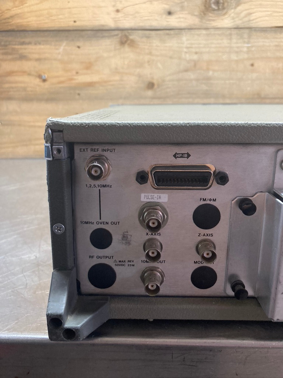 HP Signal Generator 8642M 8642 Hewlett-Packard 0.1-2100 MHz SN: 1243A