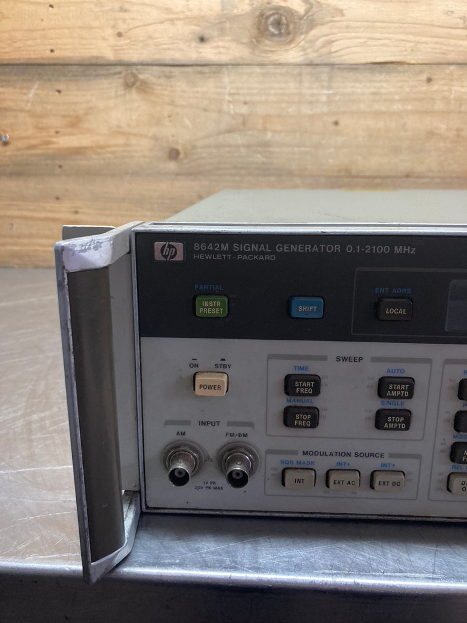 HP Signal Generator 8642M 8642 Hewlett-Packard 0.1-2100 MHz SN: 1243A