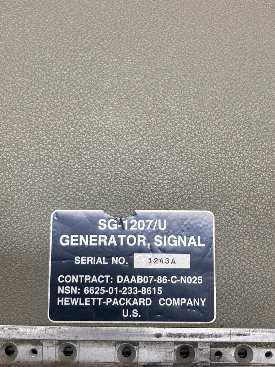 HP Signal Generator 8642M 8642 Hewlett-Packard 0.1-2100 MHz SN: 1243A