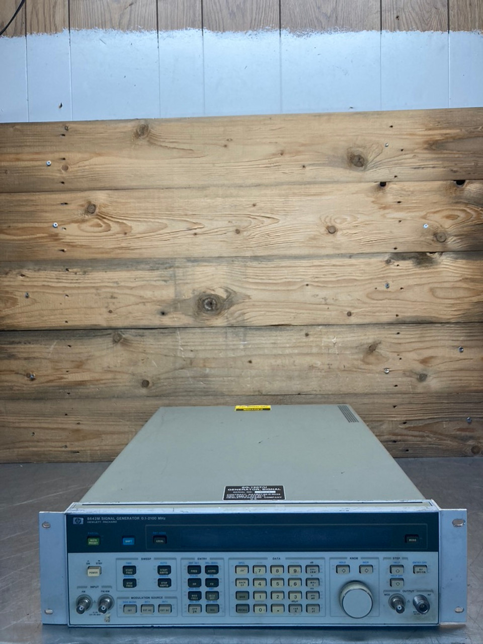 HP Signal Generator 8642M 8642 Hewlett-Packard 0.1-2100 MHz SN: 0656A