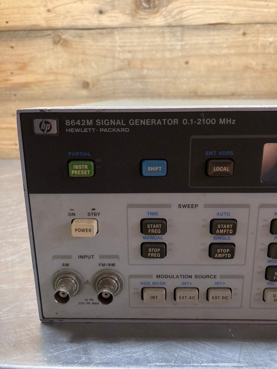 HP Signal Generator 8642M 8642 Hewlett-Packard 0.1-2100 MHz SN: 0749A