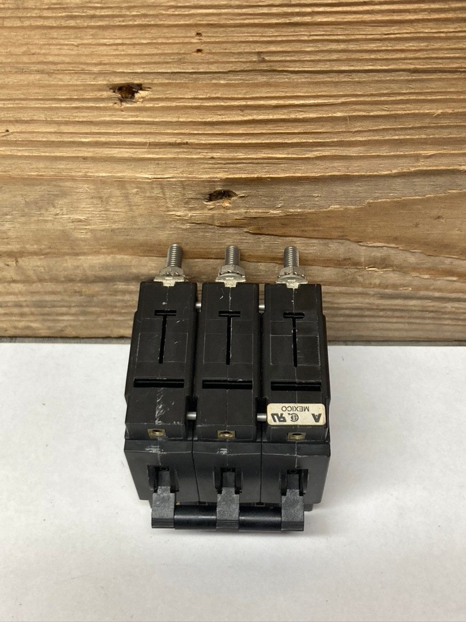 Switch Circuit Breaker IULHK111-1-61-20.0-01 Airpax