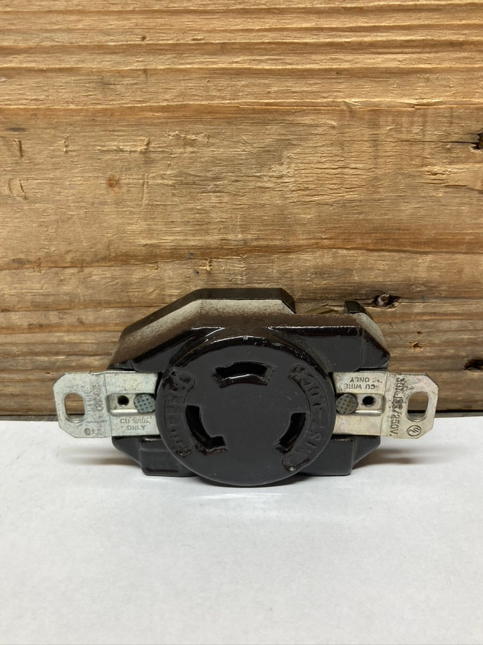 Hubbell Twist Lock Single Receptacle 3-Wire 30A 125/250V