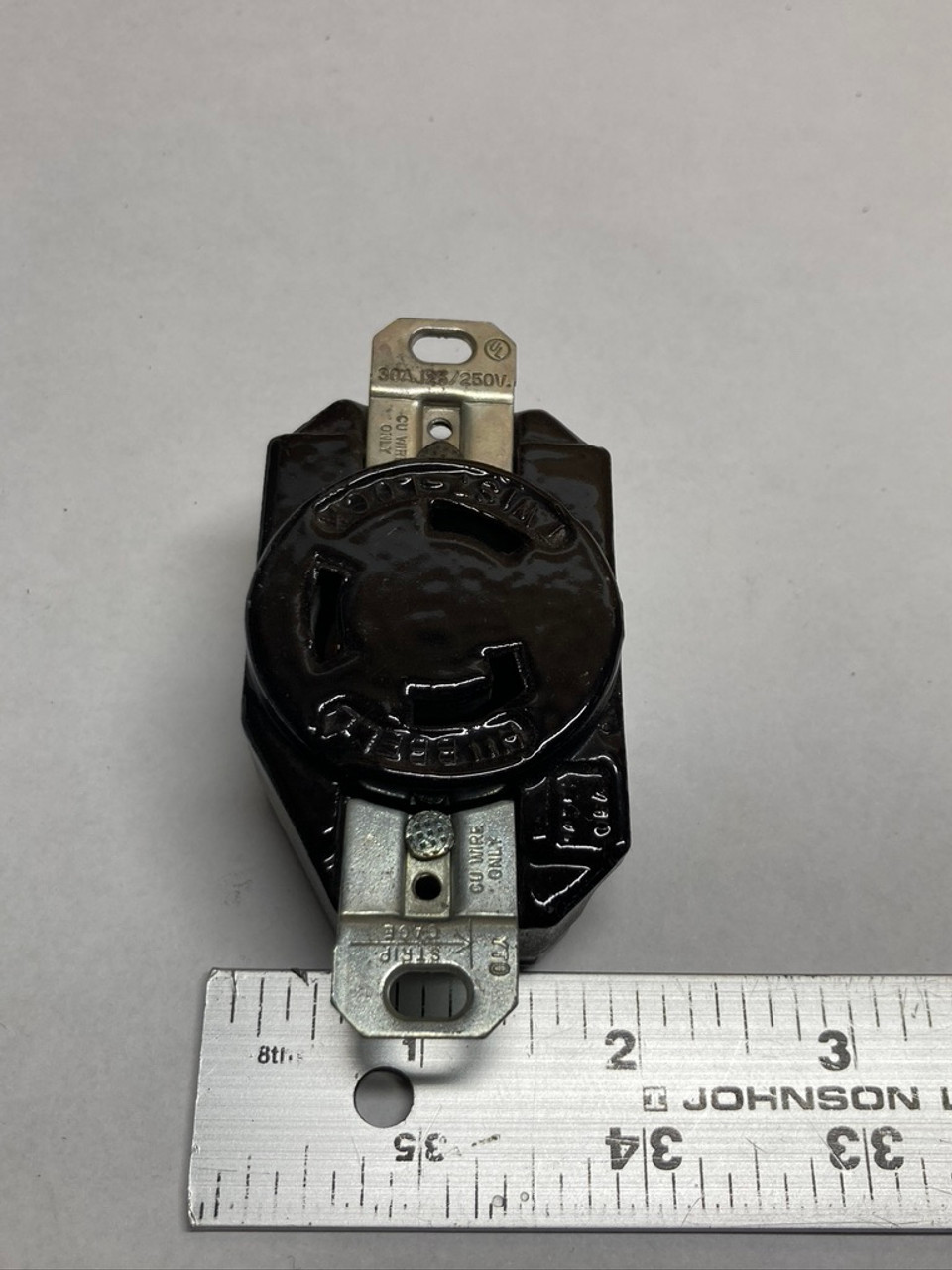 Hubbell Twist Lock Single Receptacle 3-Wire 30A 125/250V