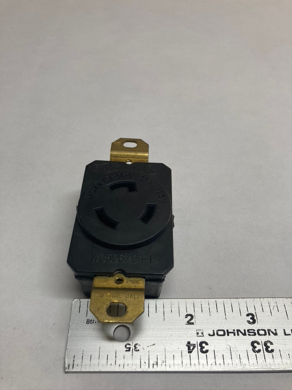 Flush Mounting Locking Industrial Grade Receptacle WC596/94-1 Leviton