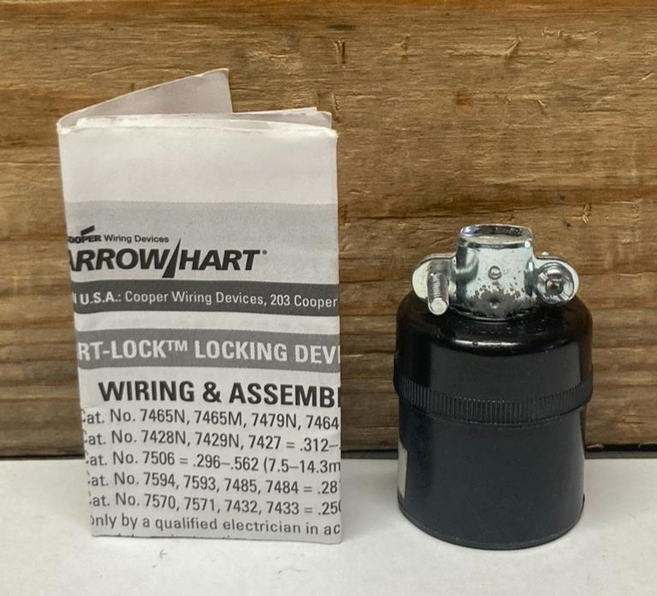 Arrow Hart Standard Locking Connector 7506 Eaton 15A 125V NEMA L1-15R 2P2W