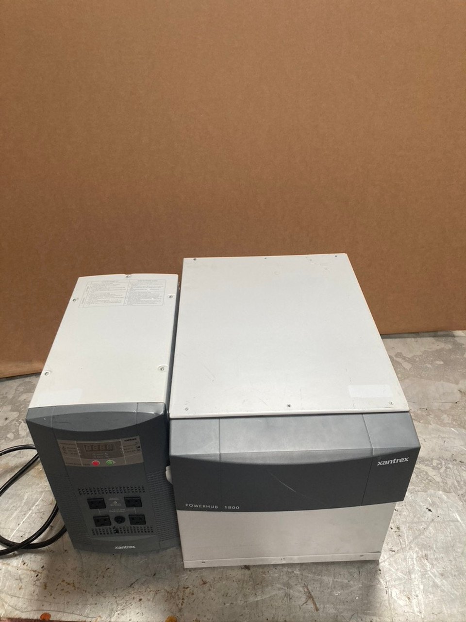 Xantrex PowerHub 1800 Battery Backup System SN B12692261