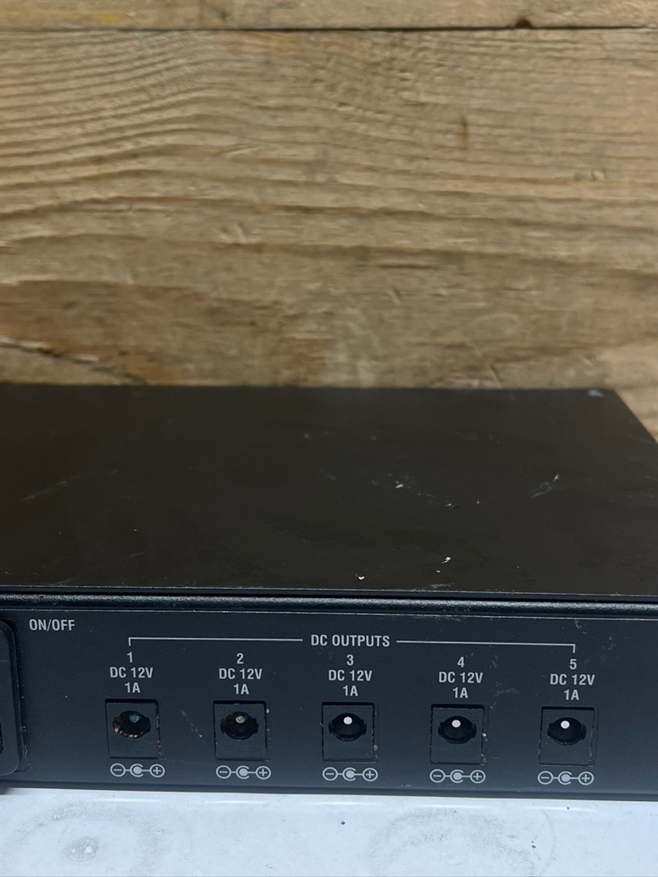5-Output Power Supply Unit P2-105 TVOne (12V @ 1A Per Output)