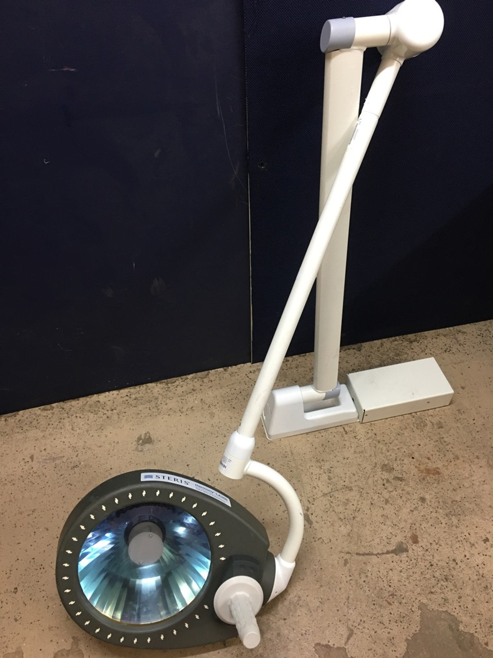 Steris Harmony LA300 Surgical Light SN# 0417916003