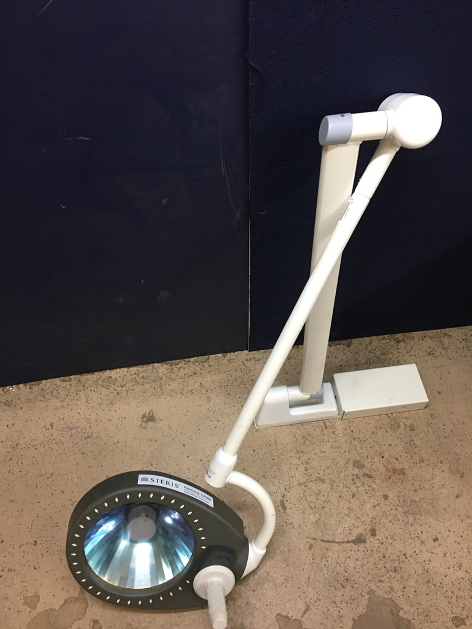 Steris Harmony LA300 Surgical Light SN# 0417916003