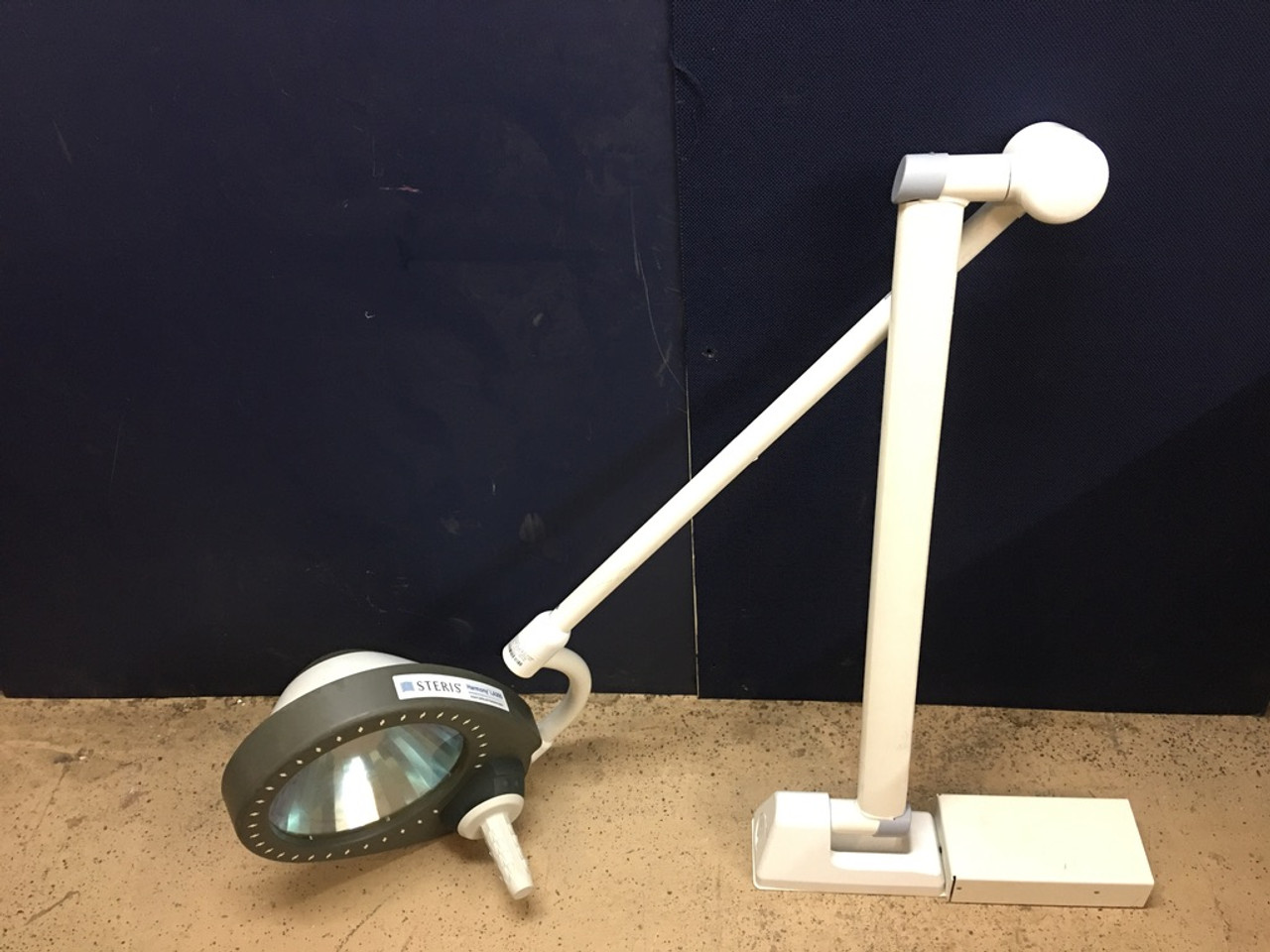 Steris Harmony LA300 Surgical Light SN# 0417916003