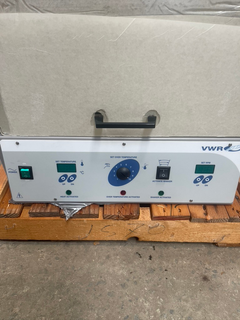 VWR Shel Lab Model 1570 Signature Benchtop Shaking Incubator 120VAC 60°C 3.3CuFt