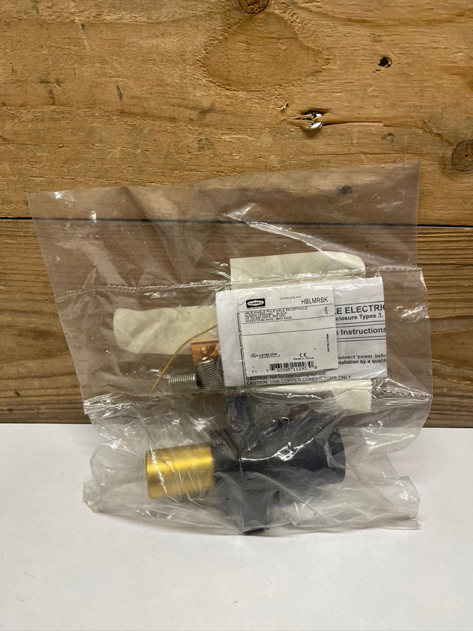 Hubbell SERIES 16 SINGLE POLE DEVICE (CAMLOCK) HBLMRBK STR male Recept BLACK