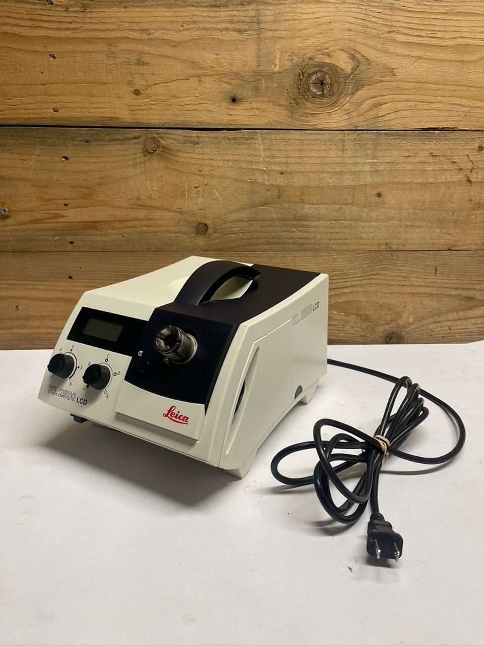 Leica/Schott KL 2500 LCD Cold Light Source