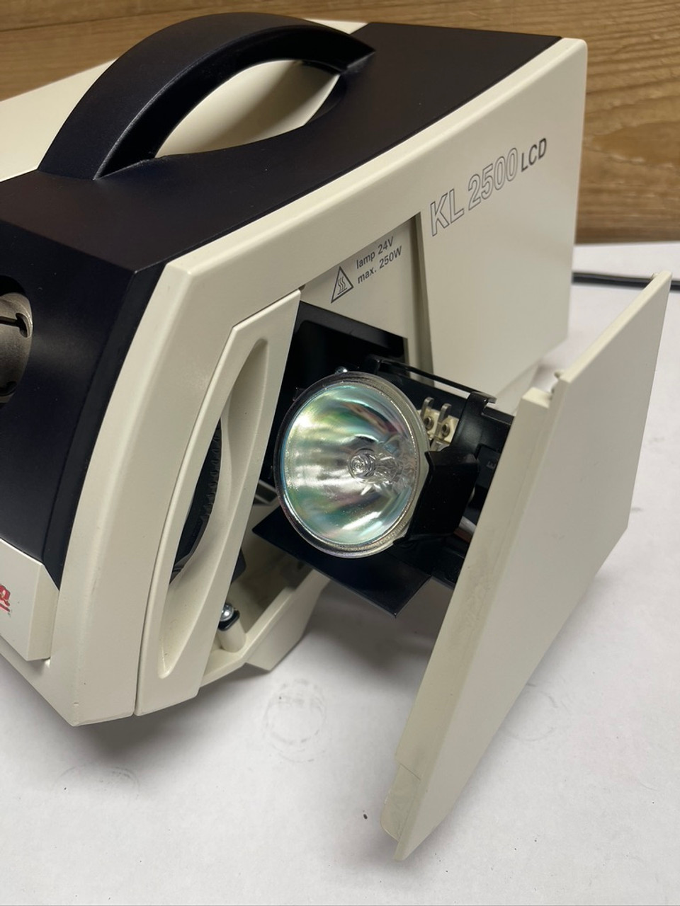 Leica/Schott KL 2500 LCD Cold Light Source