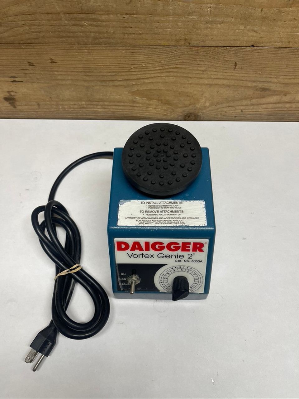 Vortex-Genie 2 Mixer Shaker G-560 Scientific SN: 2-369425